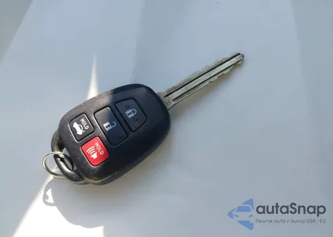 2014 Toyota Corolla S Plus z USA, uszkodzony, nr VIN 2T1BURHE9EC077061